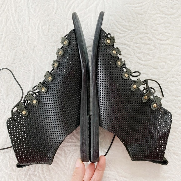 ANCIENT‎ GREEK SANDALS Mache Gladiator Lace Up Sandals, Perforated Black - Picture 5 of 10